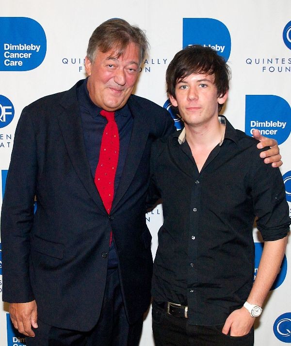Stephen Fry a Elliott Spencer
